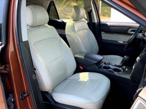 Used 2017 Ford Explorer Platinum AWD/4WD image 7