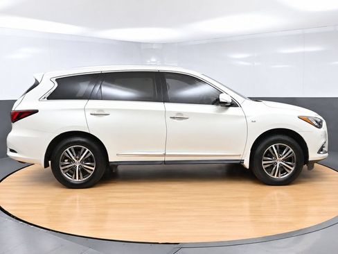 Used 2019 INFINITI QX60 Luxe w/ Essential Package FWD image 3