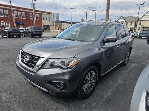 Used 2019 Nissan Pathfinder SL image 1