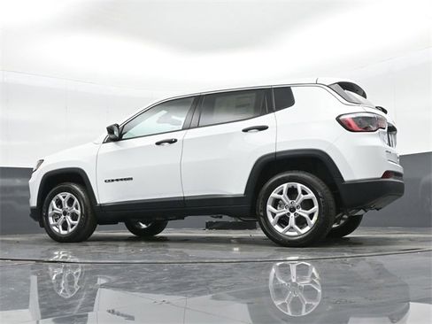 Used 2025 Jeep Compass Sport image 36