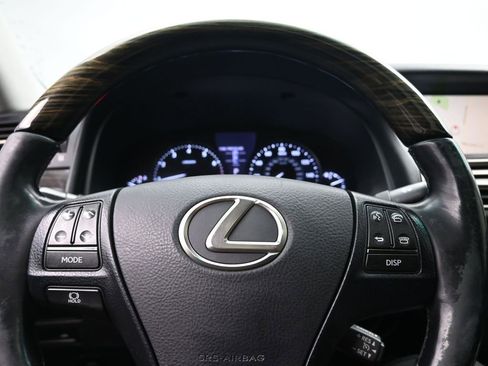 Used 2013 Lexus LS 460 AWD w/ Comfort Pkg image 9
