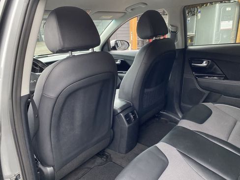 Used 2022 Kia Niro EX w/ Cold Weather Package FWD image 17