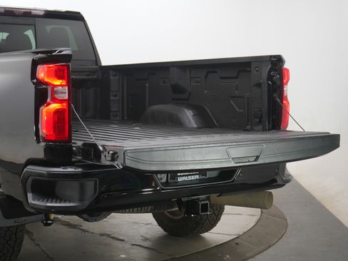 Used 2021 Chevrolet Silverado 3500 High Country w/ Z71 Off-Road Package image 9