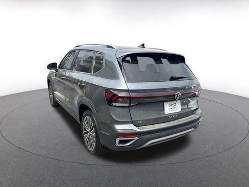 Used 2025 Volkswagen Taos SE image 13