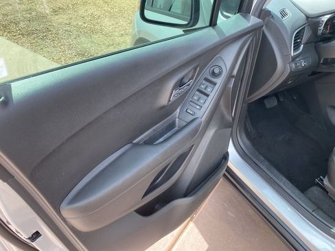 Used 2020 Chevrolet Trax LS image 21