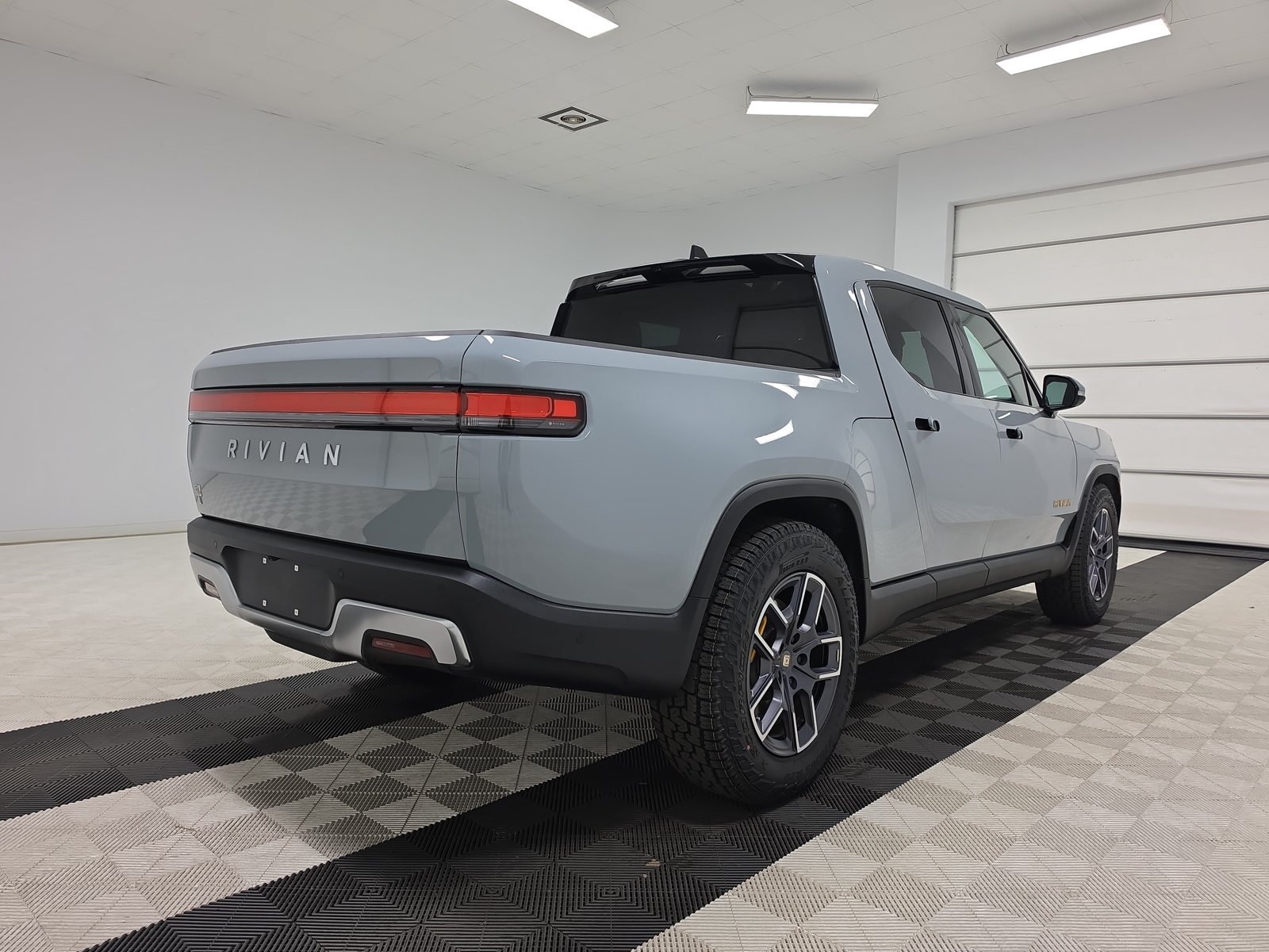 Used 2022 Rivian R1T Launch Edition AWD/4WD image 5