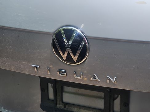 Used 2023 Volkswagen Tiguan SE R-Line FWD image 12
