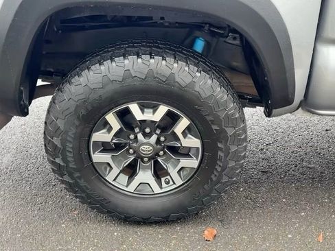 Used 2019 Toyota Tacoma TRD Off-Road image 6