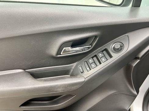 Used 2018 Chevrolet Trax LT w/ LT Convenience Package image 20