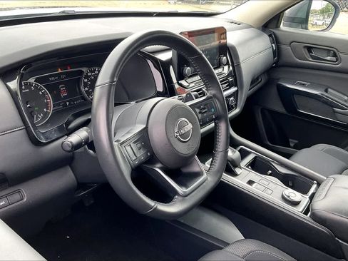Used 2025 Nissan Pathfinder SV AWD/4WD image 2