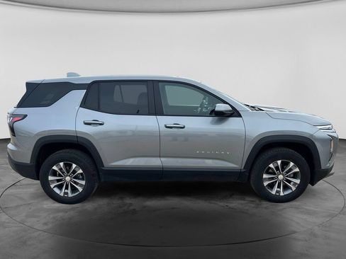 Used 2025 Chevrolet Equinox LT AWD/4WD image 11