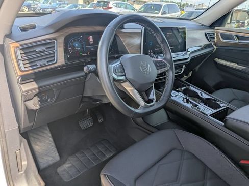 Used 2024 Volkswagen Atlas SE AWD/4WD image 8