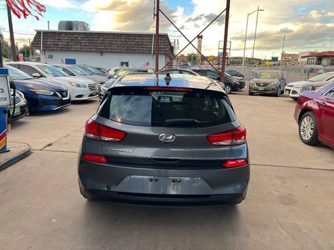 Used 2018 Hyundai Elantra GT FWD image 4