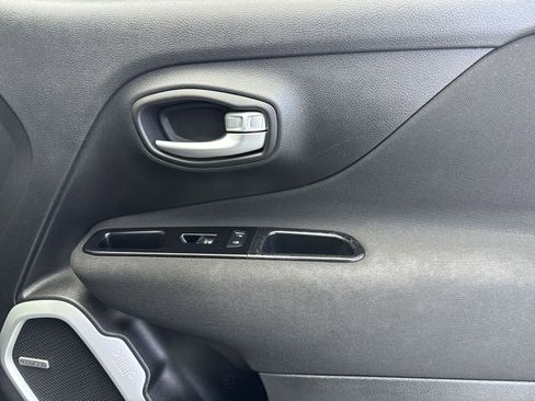 Used 2020 Jeep Renegade Latitude w/ UConnect 8.4 Nav Group image 35