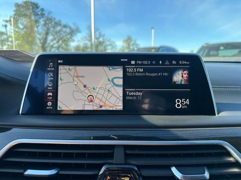 Used 2020 BMW 750i xDrive w/ Executive Package image 17