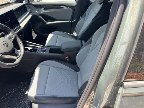 New 2026 Volkswagen Tiguan SE R-Line FWD image 17