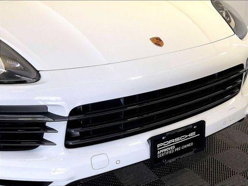 Certified 2022 Porsche Cayenne AWD/4WD image 34