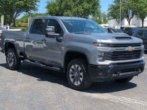 Used 2025 Chevrolet Silverado 2500 Custom w/ Custom Value Package AWD/4WD image 2