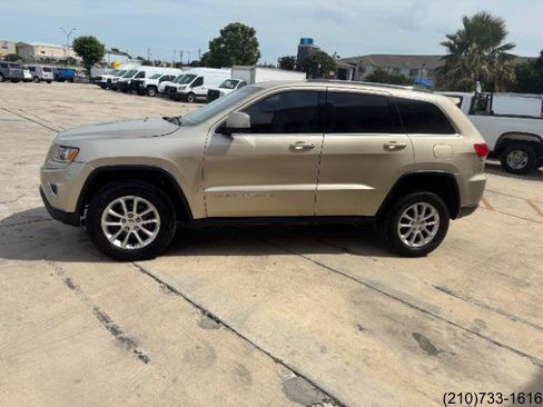 Used 2014 Jeep Grand Cherokee Laredo w/ 18" Wheel & 8.4" Radio Group AWD/4WD image 4