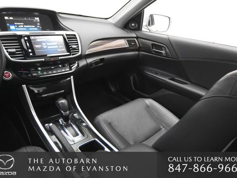 Used 2017 Honda Accord Touring image 28