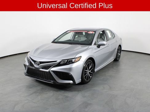Used 2023 Toyota Camry SE image 2