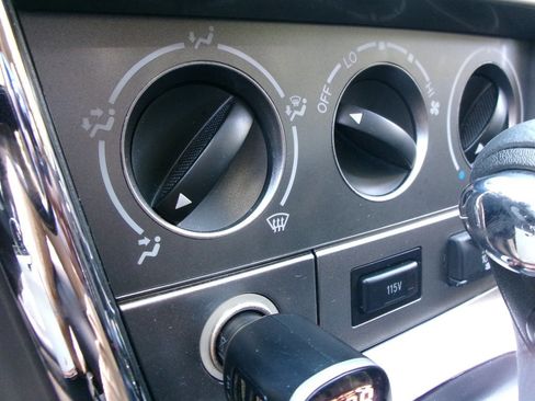 Used 2006 Pontiac Vibe w/ Security Package image 48