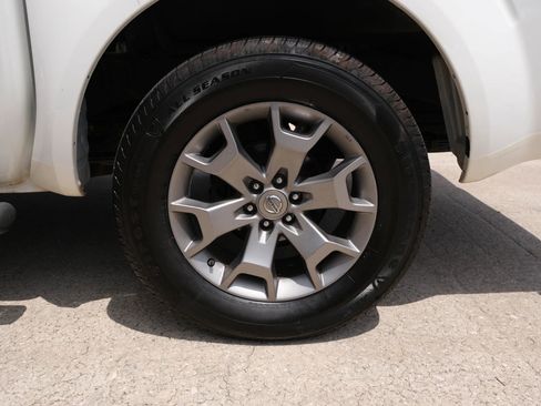 Used 2019 Nissan Frontier SL image 14