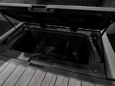 Used 2024 Tesla Cybertruck AWD Crew Cab image 57