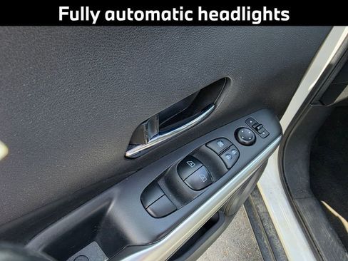 Used 2019 Nissan Kicks SR w/ SR Premium Package FWD image 10