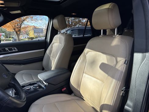 Used 2017 Ford Explorer XLT w/ Equipment Group 202A image 16