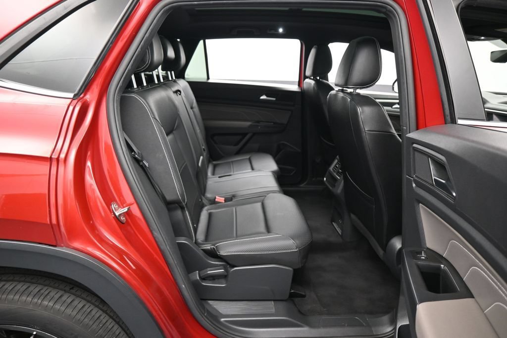 Used 2021 Volkswagen Atlas Cross Sport SE w/ Panoramic Sunroof Package FWD image 38