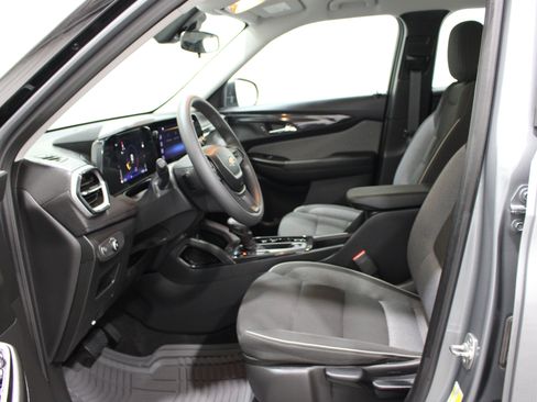 Used 2024 Chevrolet TrailBlazer LS w/ LS Confidence Package FWD image 3