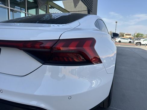 Used 2022 Audi e-tron GT Premium Plus image 15