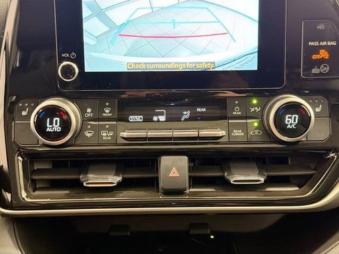 Certified 2025 Toyota Highlander XLE FWD image 13