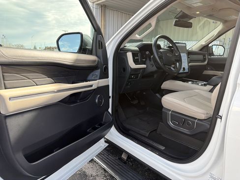 Certified 2024 Ford Expedition Max Platinum image 19