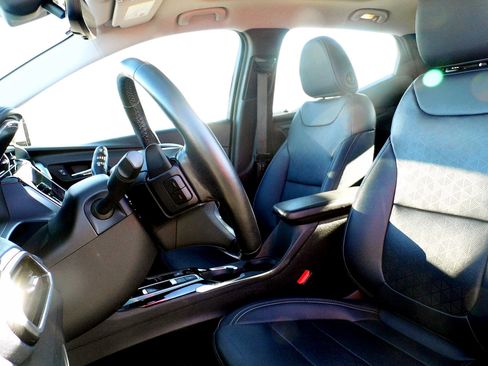 Used 2022 Chevrolet Bolt EUV Premier w/ Sun & Sound Package image 17