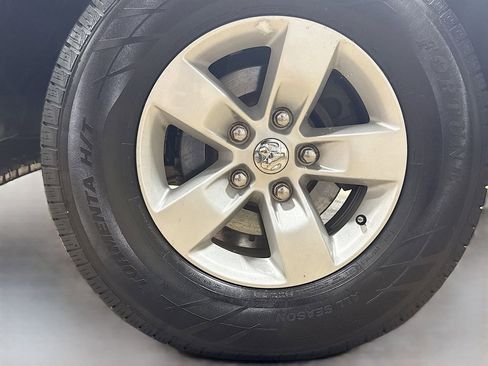 Used 2019 RAM 1500 Classic SLT image 29