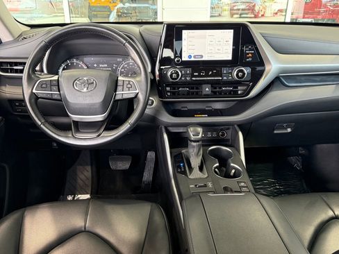 Used 2024 Toyota Highlander XLE image 34