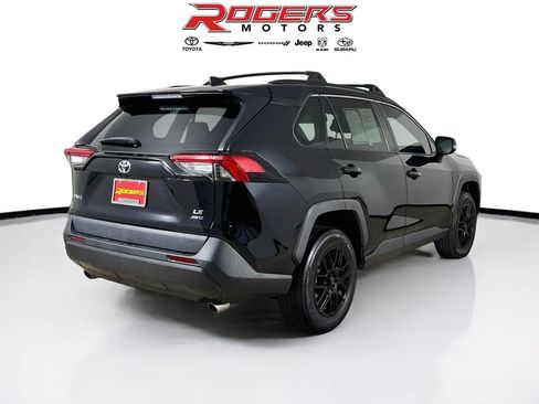 Certified 2021 Toyota RAV4 LE AWD/4WD image 13