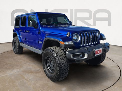 Used 2018 Jeep Wrangler Unlimited Sahara AWD/4WD image 4