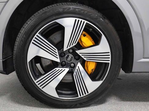 Used 2023 Audi e-tron Premium Plus w/ Premium Plus Package AWD/4WD image 37