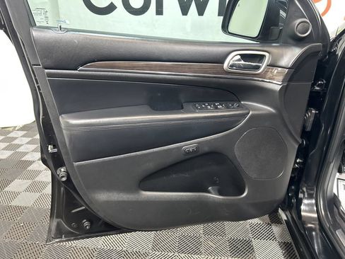 Used 2018 Jeep Grand Cherokee Overland AWD/4WD image 19