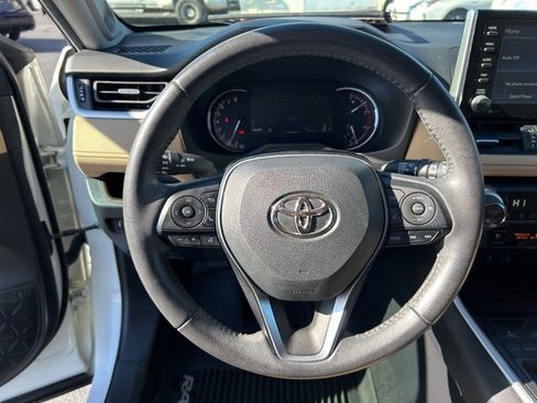 Used 2020 Toyota RAV4 Limited image 17