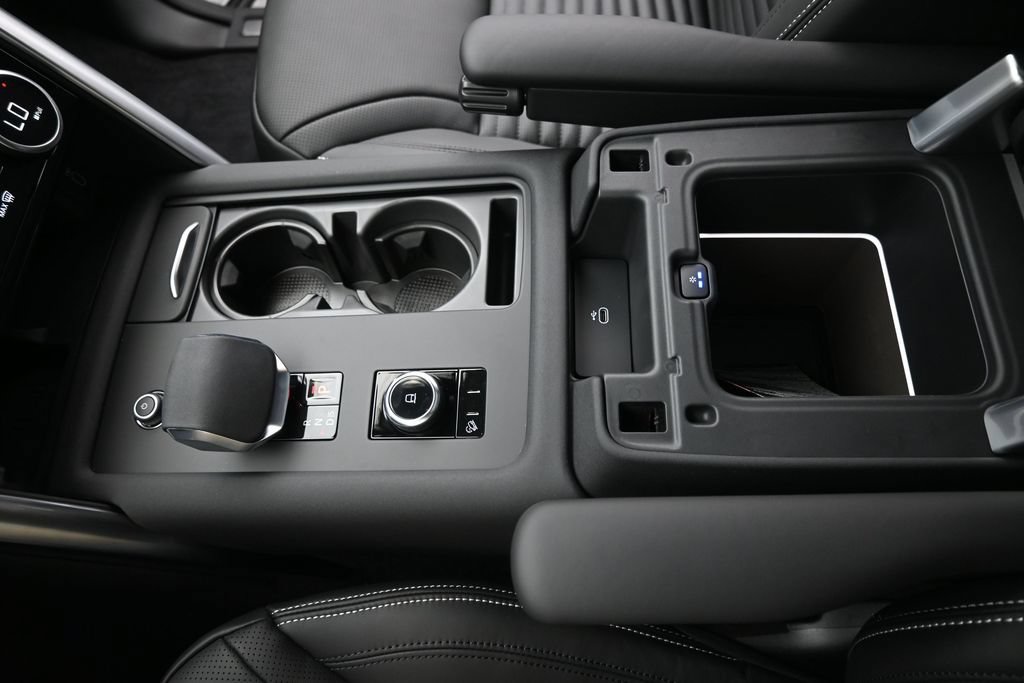 New 2026 Land Rover Discovery Limited Edition AWD/4WD image 30