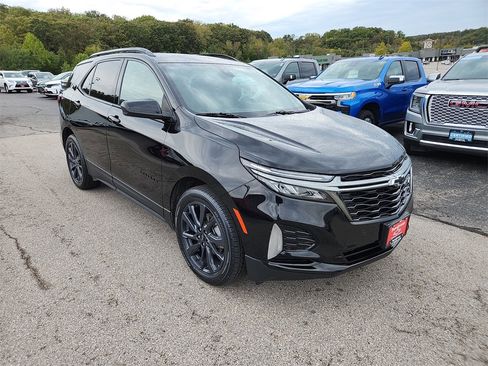Used 2022 Chevrolet Equinox RS image 2
