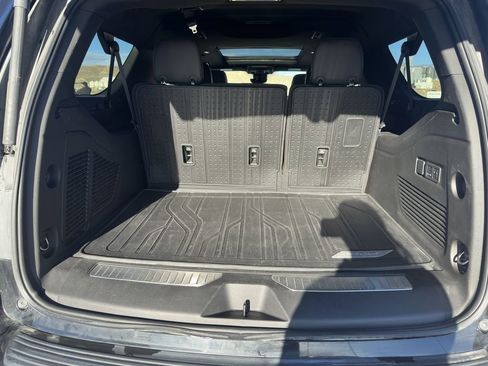 Used 2024 Chevrolet Suburban High Country image 18