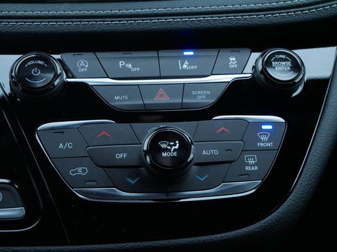 New 2026 Chrysler Pacifica Select image 19