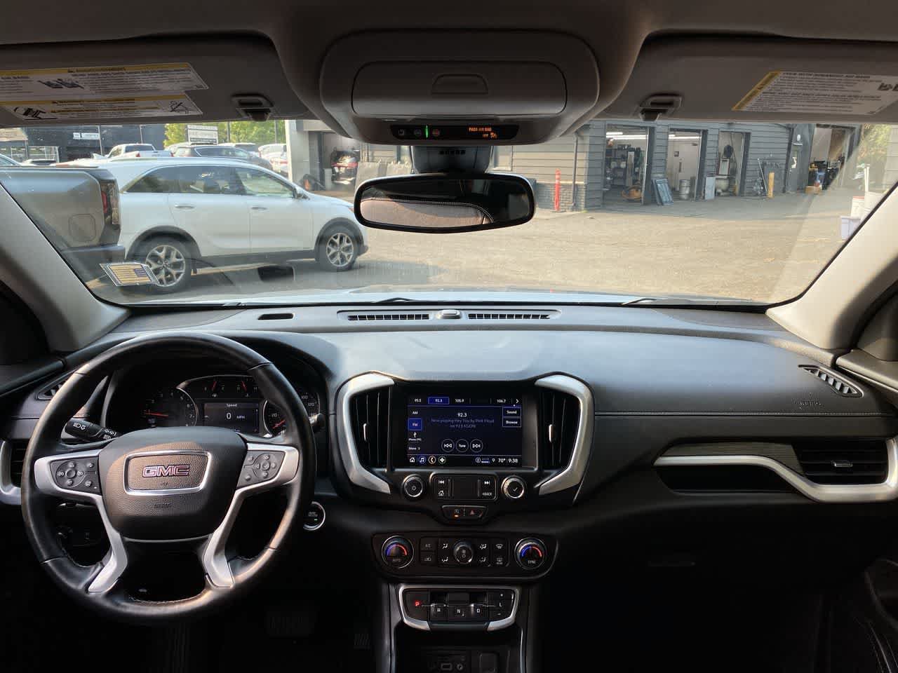 Used 2024 GMC Terrain SLT AWD/4WD image 12