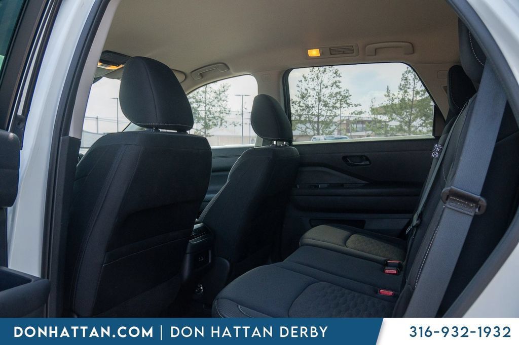 Used 2024 Nissan Pathfinder SV AWD/4WD image 21