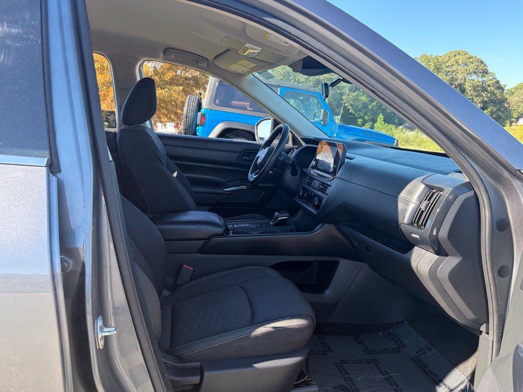 Used 2023 Nissan Pathfinder S FWD image 40